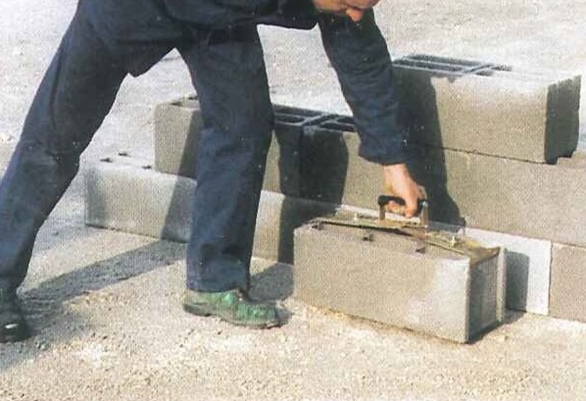 Maniglie ART.213/B sollevamento blocchi e piastre cemento.