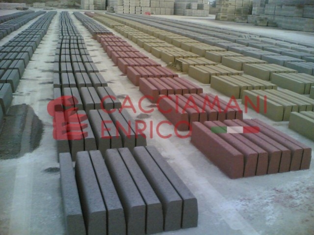 cordoli cemento  realizzati con blocchiera CE 110